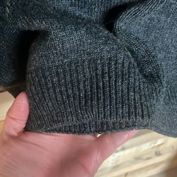 IZOD size Large gray argyle acrylic/lambswool crewneck sweater - Picture 6 of 7